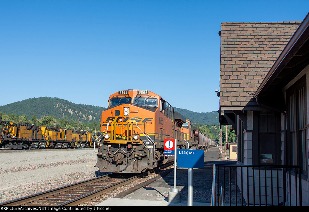 BNSF 6865